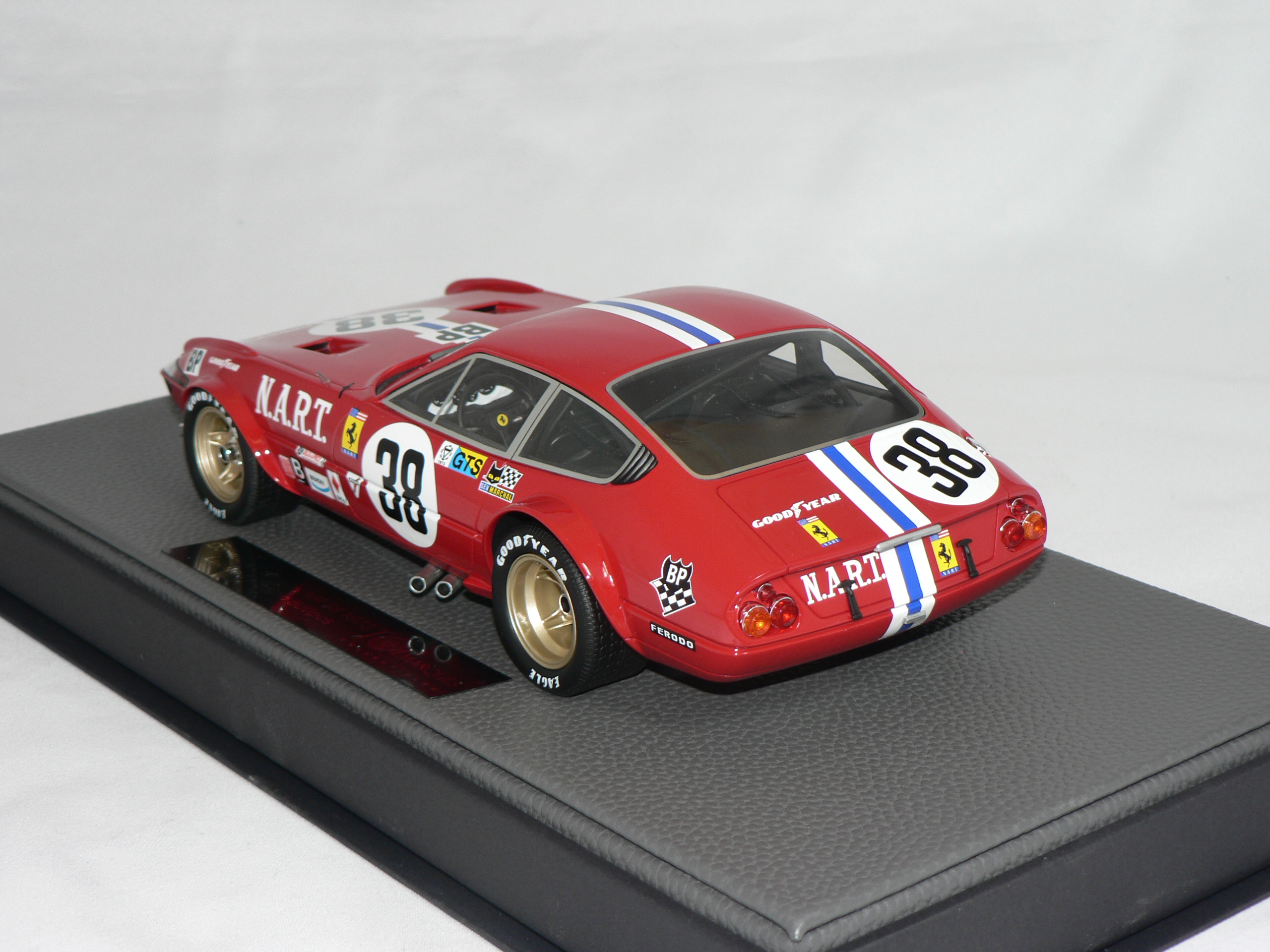 Ferrari  365 GTB #38  Le Mans  1973    1:18  Top Marques  Limited Edition 500 pcs - 2