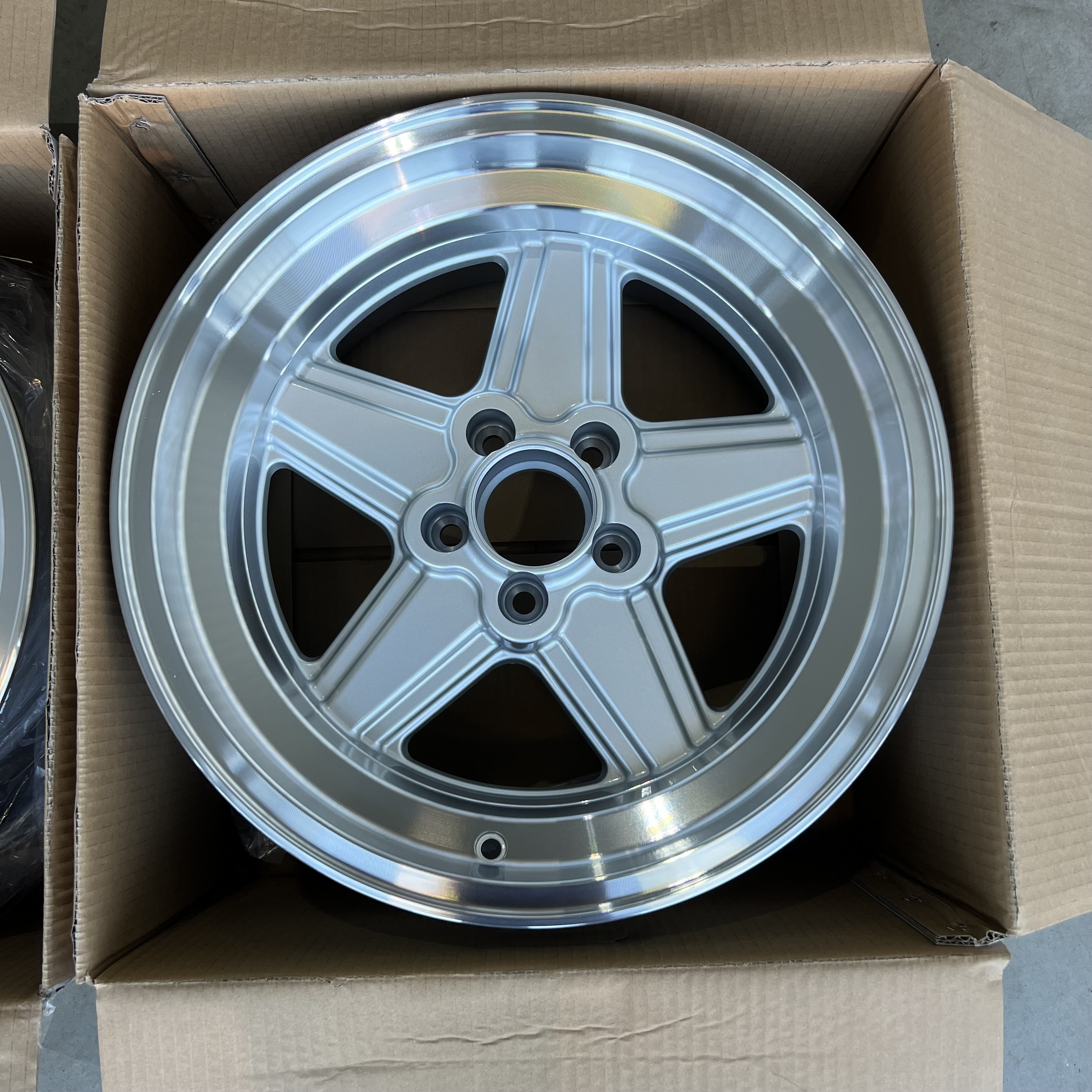 17" Penta style Silver/pol 5x112