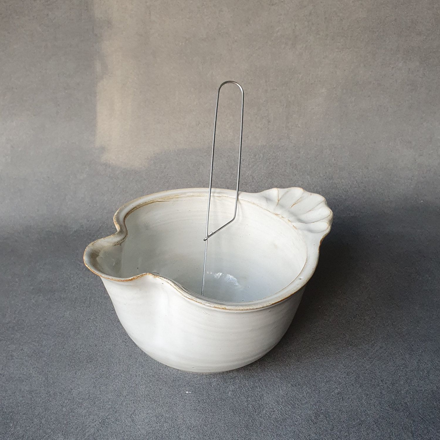 Batter bowl with handle and spout