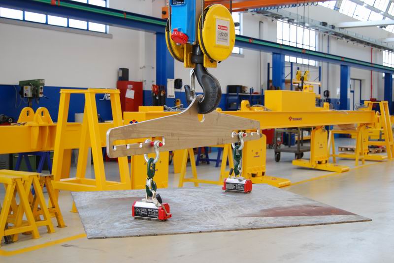 Justerbart lyftok MFB 500 för 2 st lyftmagneter, Längd: 1600-800 mm  / Maxlast: 500 kg