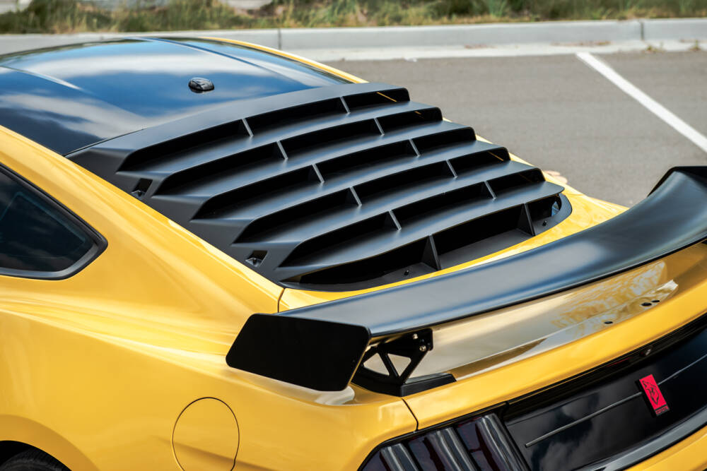 IK Style Bakrute Louver - Matt Svart (MUSTANG 15-22 Fastback) - 6