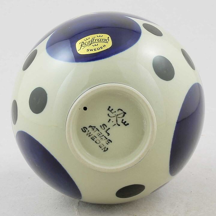 Sylvia Leuchovius (1960s) Blue Dotted Studio Egg 14 cm (2)