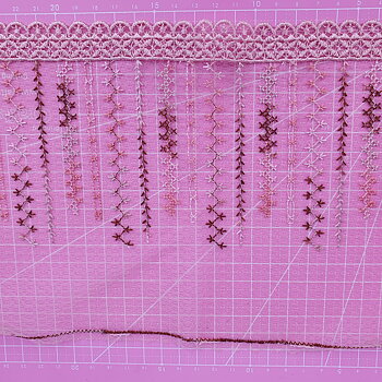 Stretch mesh spets i beige & rosa kors stygn dekoration