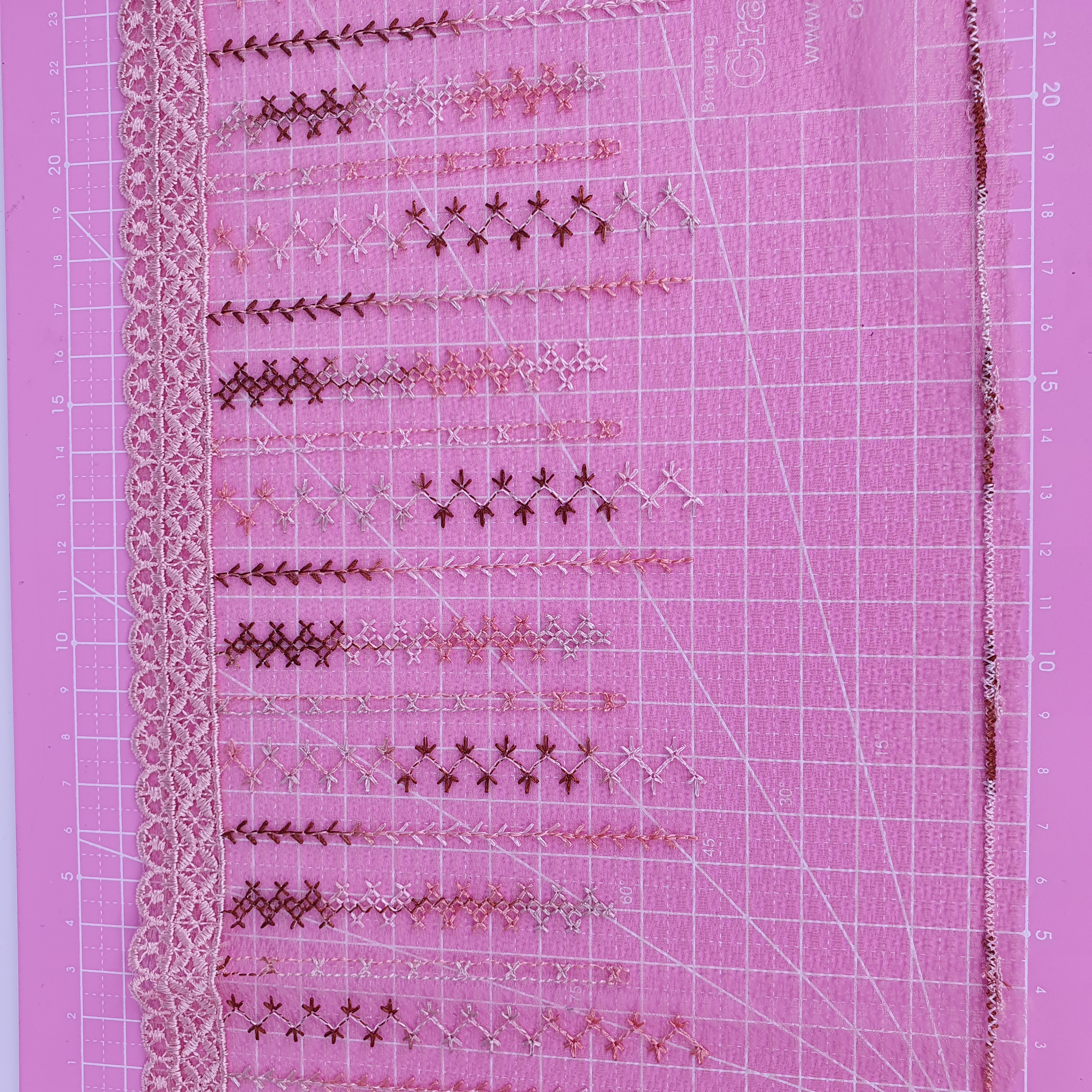 Stretch mesh lace in beige & pink cross stitch decorations - 3