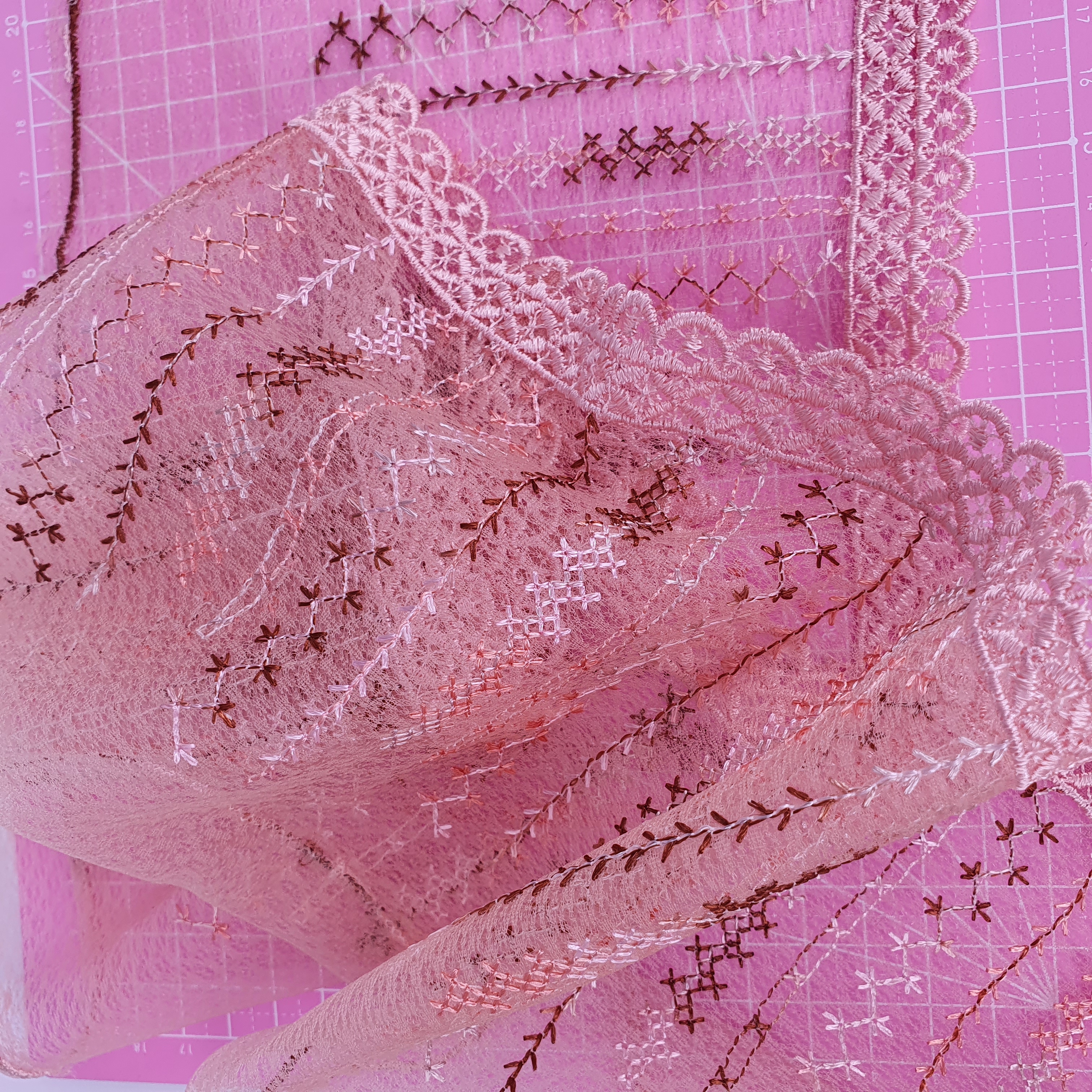 Stretch mesh lace in beige & pink cross stitch decorations - 4