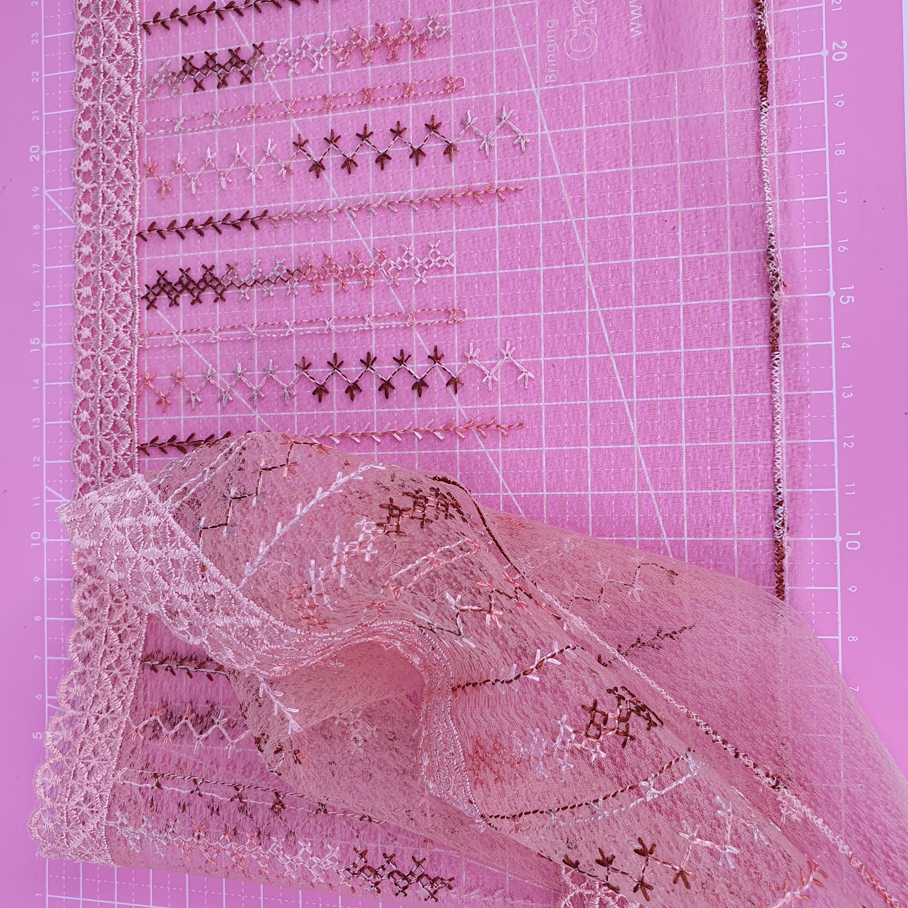 Stretch mesh lace in beige & pink cross stitch decorations - 2