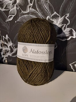 Alafosslopi Dark olive  9987 100g  100% isländsk ull Istex Järbo 