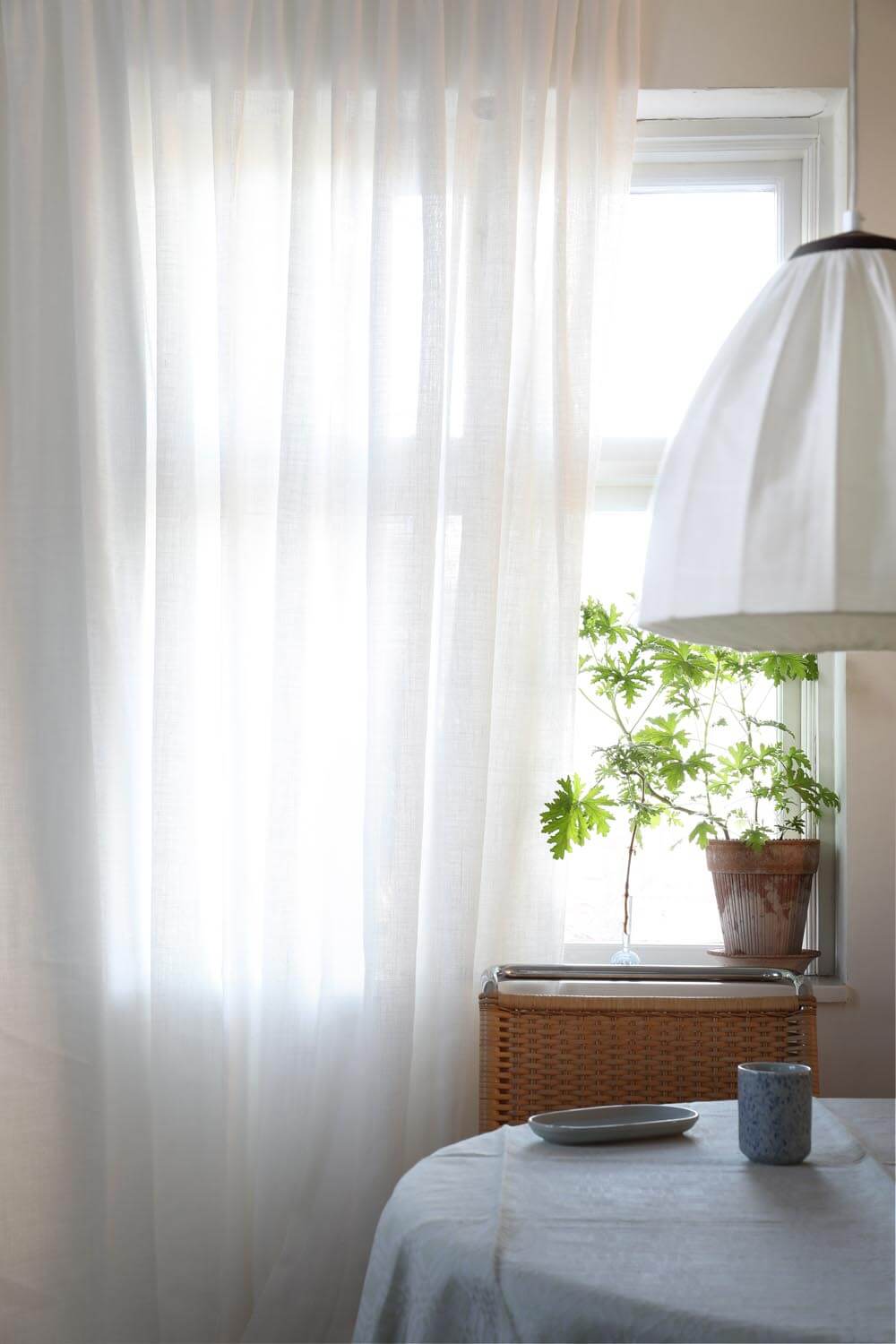 Gardin Sophie halvlinne dubbel bredd Vit Finns i tre Strl: - 2