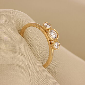 9011-1,6K Sten: 1×0,23 ct & 2×0,07 ct Fattning: Valborg