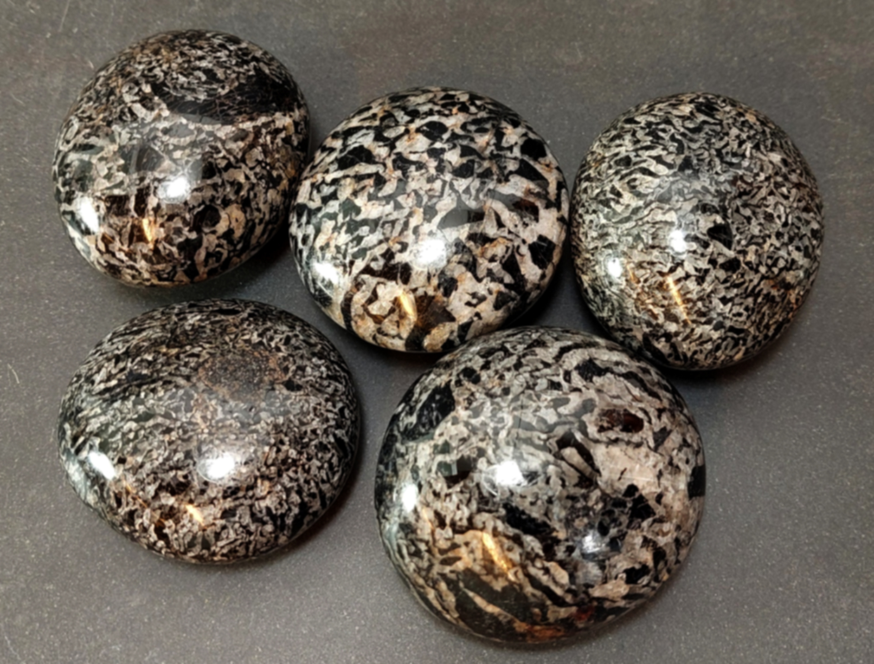 Pebbles "No Worry Stone" - Svart Turmalin i Kvarts 