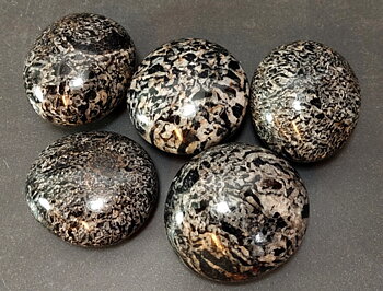 Pebbles "No Worry Stone" - Svart Turmalin i Kvarts 