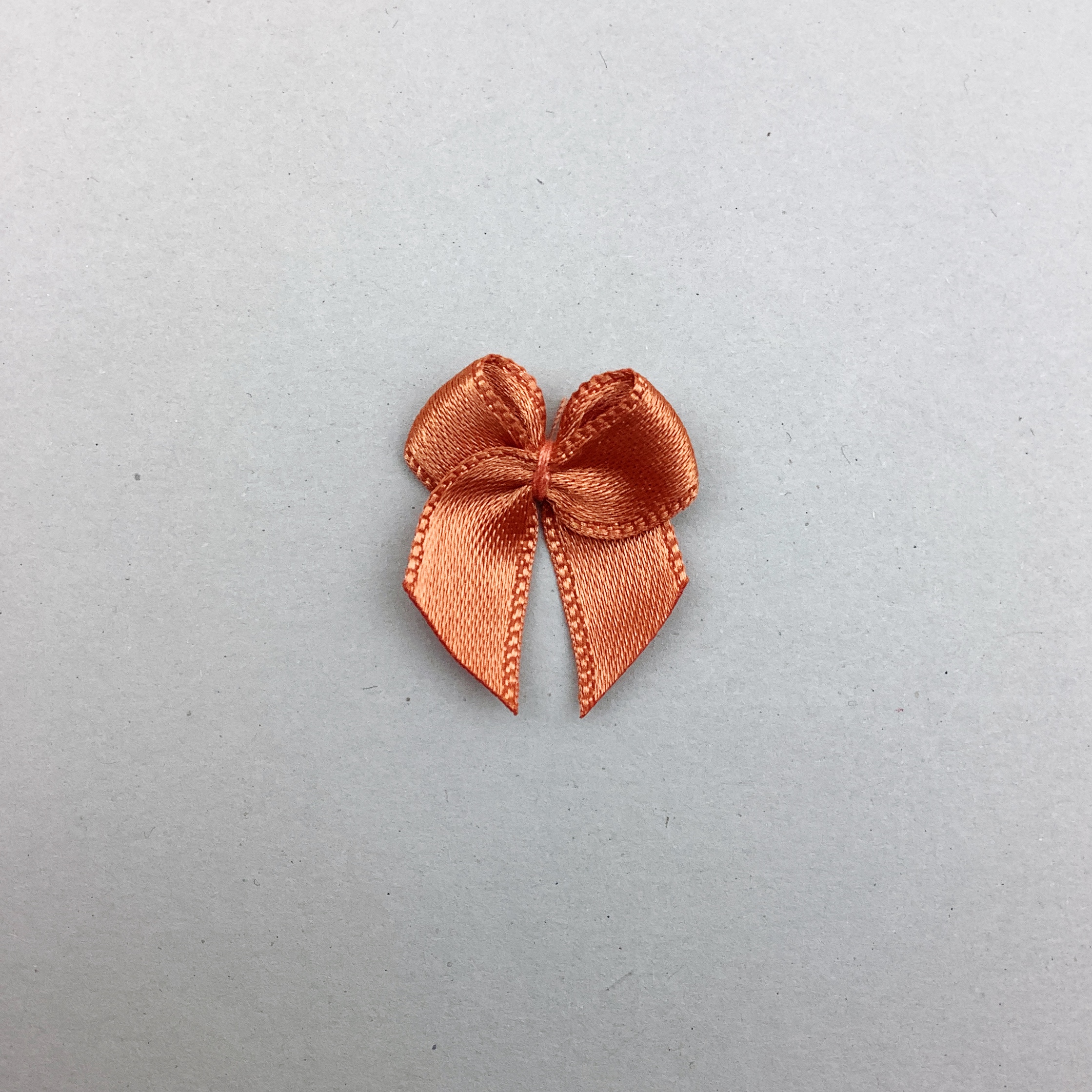 Decoration bow satin cognac