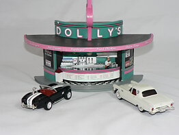 Dollys Drive-In + två bilar ingår  Ertl 1:43  Diorama 