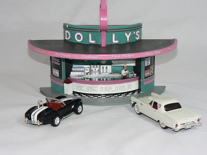 Dollys Drive-In + två bilar ingår  Ertl 1:43  Diorama 