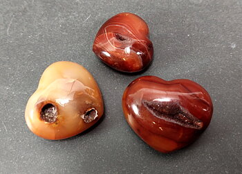 Karneol Hjärtan med Små Grottor