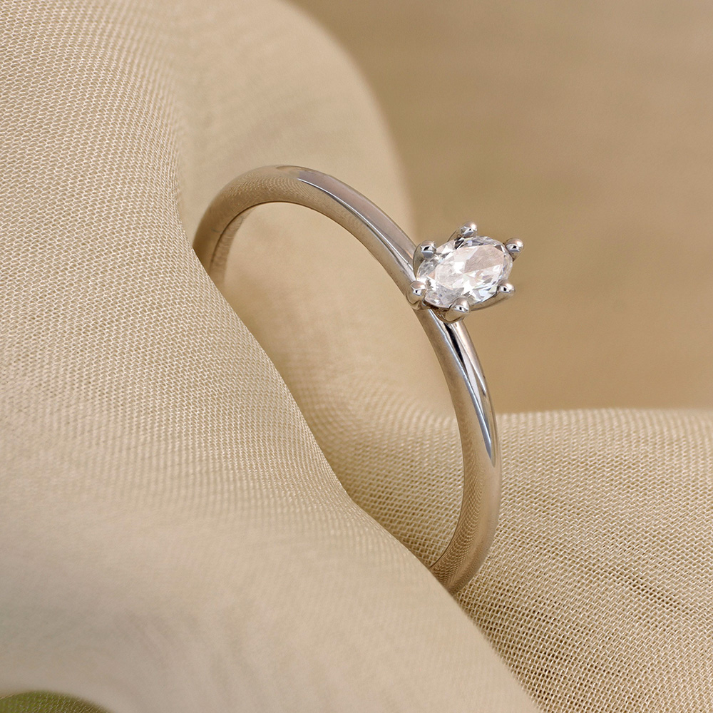 Ring oval diamant 0,25 ct guld 18 karat 
