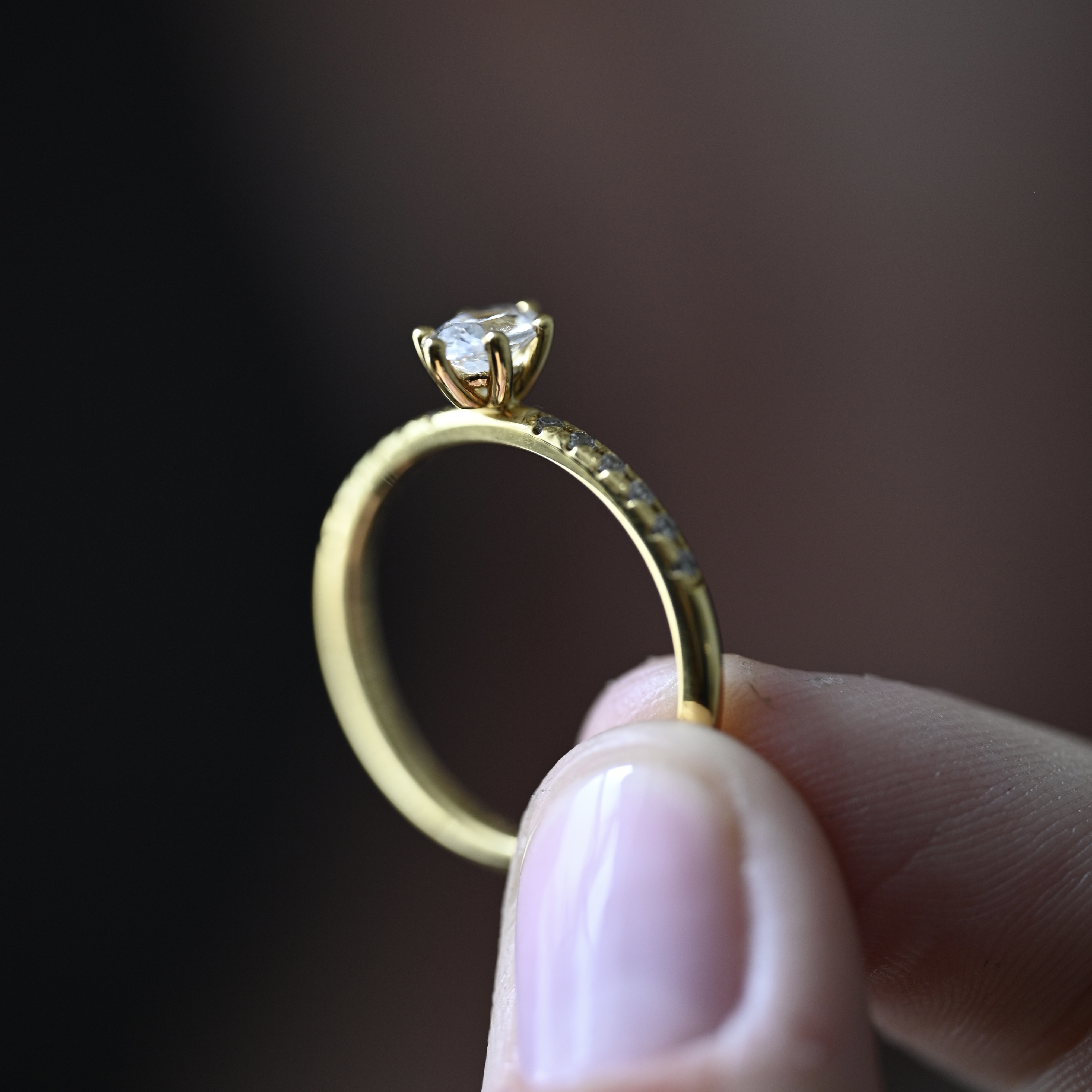 Ring oval diamant 0,50 ct  + sidostenar guld 18 karat  - 3