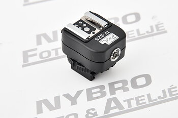 Blixtadapter för Minolta kameror.