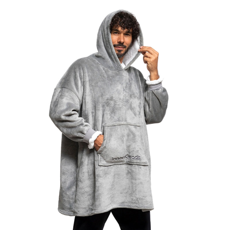 Man i oversized sherpa fleece hoodie