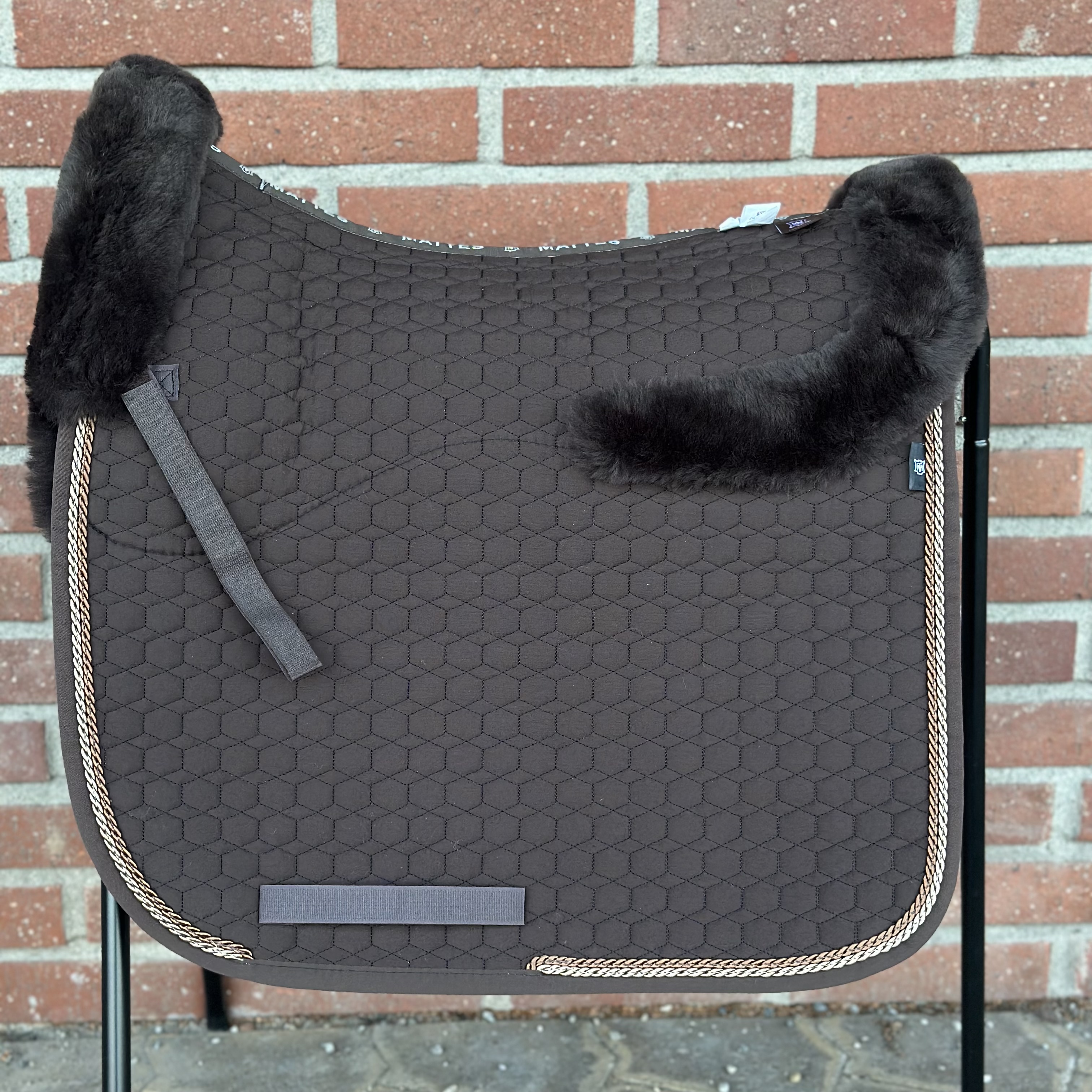 Mattes fårskinnsschabrak 2 flätor