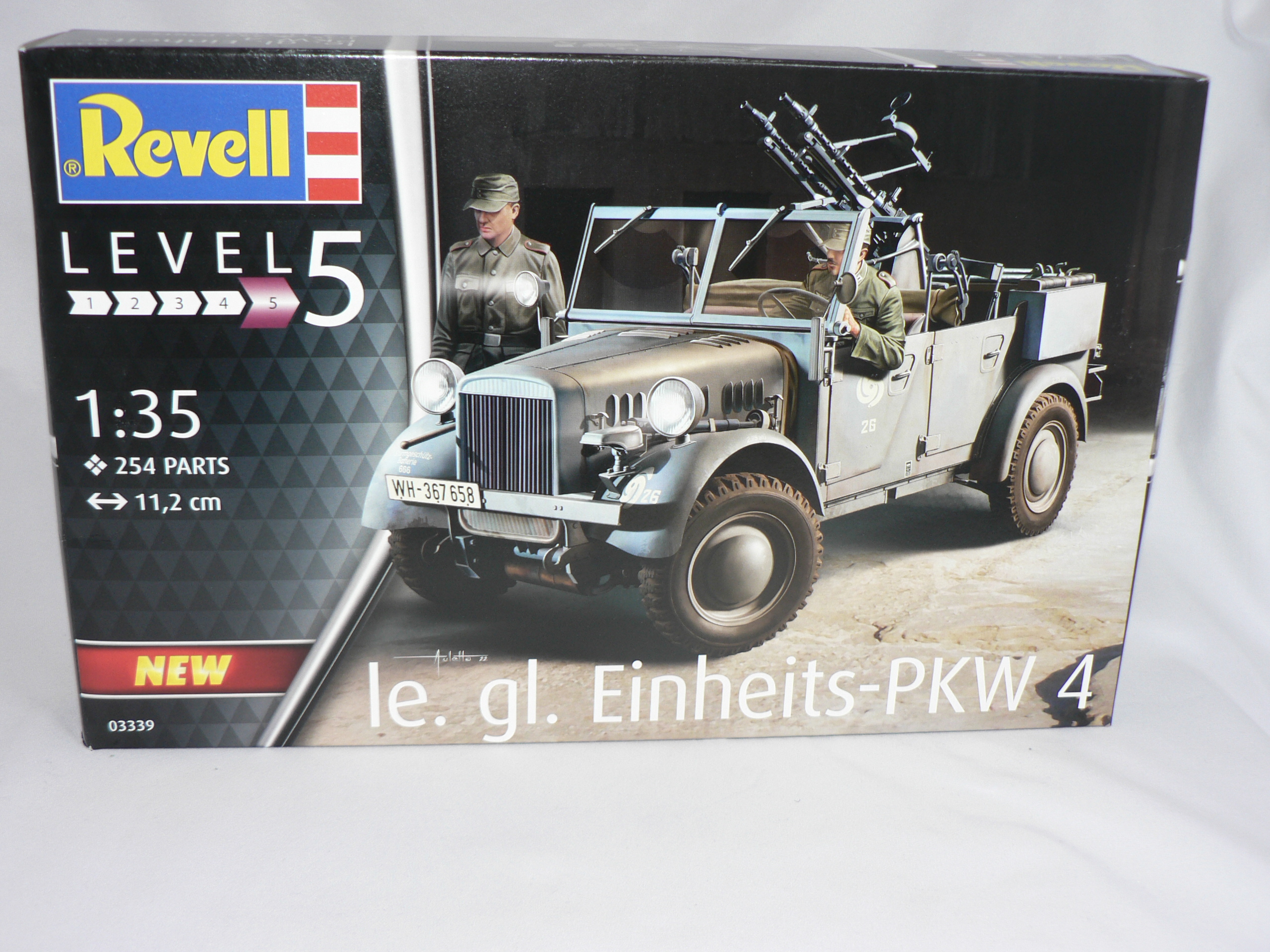 PKW  ktz 4 Militär  1:35 Revell