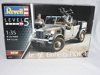PKW  ktz 4 Militär  1:35 Revell