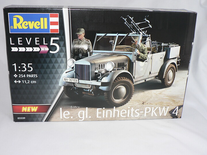 PKW  ktz 4 Militär  1:35 Revell