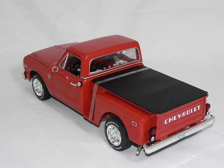 Chevrolet  C-10  1968   1:18 Ertl/Auto World