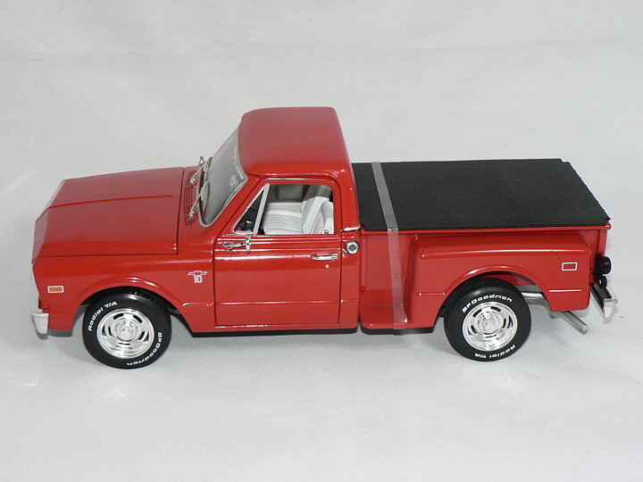 Chevrolet  C-10  1968   1:18 Ertl/Auto World