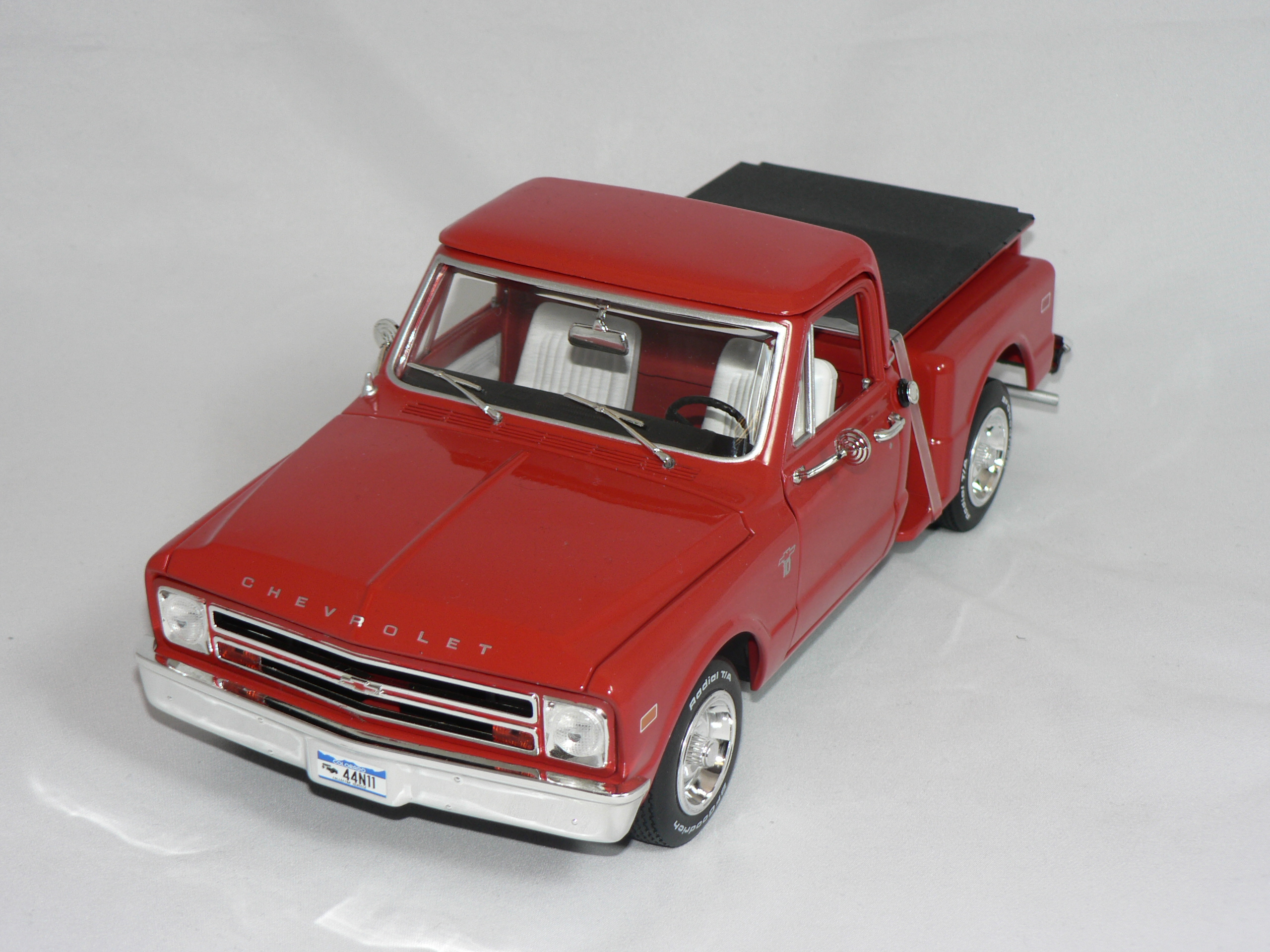 Chevrolet  C-10  1968   1:18 Ertl/Auto World