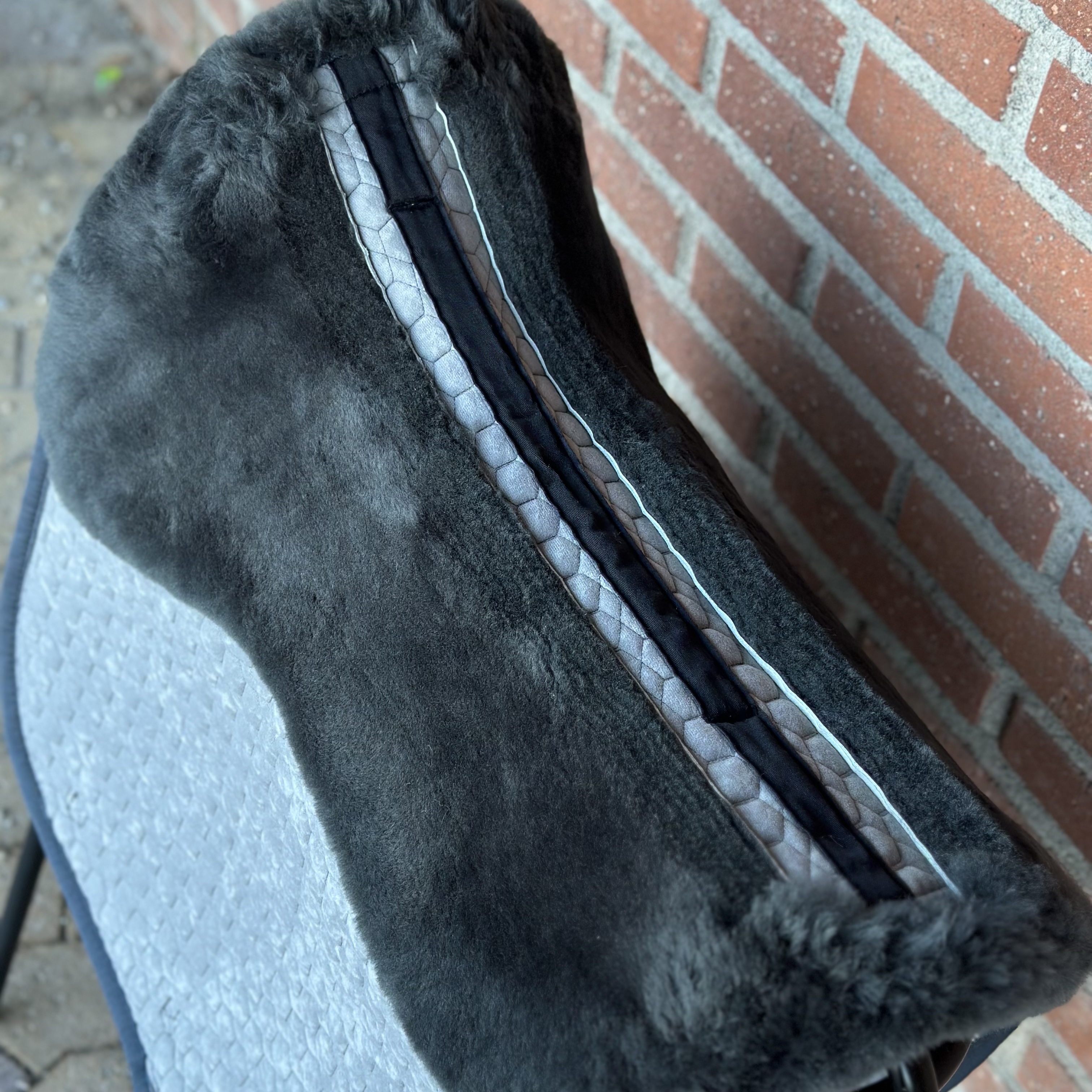 Mattes fårskinnsschabrak 2 flätor + kantband - 5