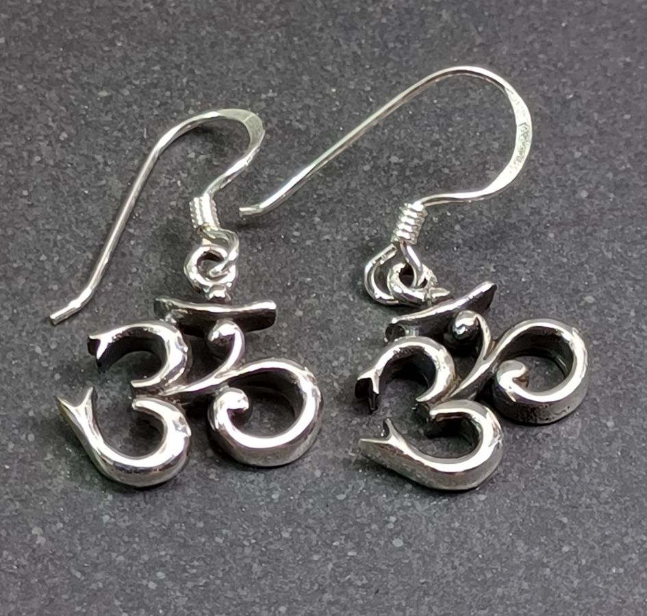 Silver Aum Örhängen