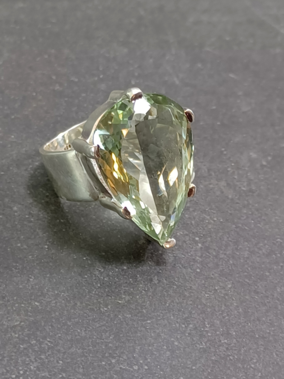 Fasett slipad Grön Ametist  Silver Ring 