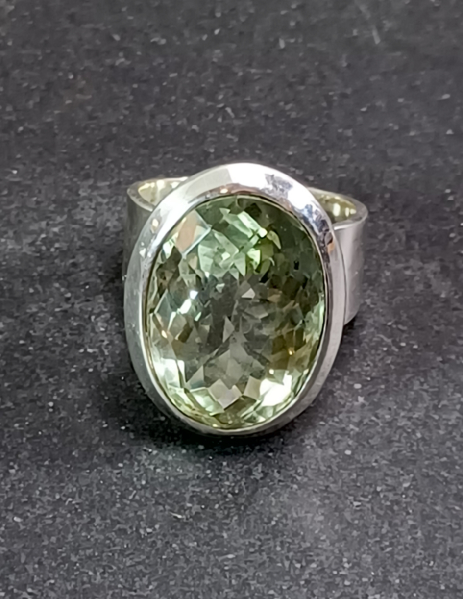 Fasett slipad Grön Ametist  Silver Ring 