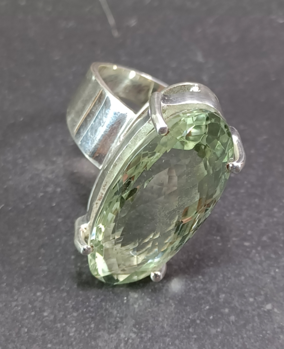 Fasett slipad Grön Ametist  Silver Ring 