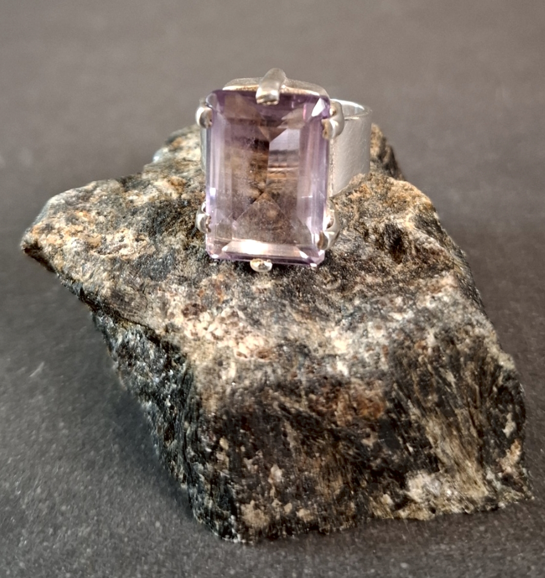 Fyrkantig Fasett Slipad  Ametist Silver Ring 