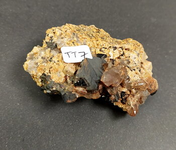 Svart Turmalin Kristaller i Orthoclase  - 
