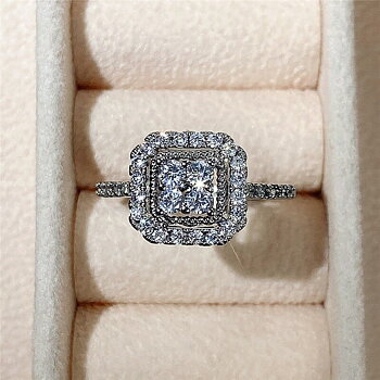 Ring med Cubic Zirconia samt i 925 Sterling Silverplätering