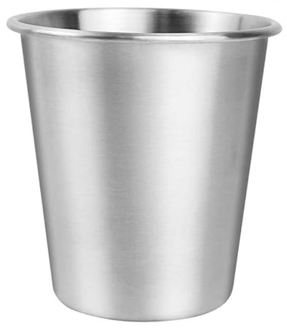 Ruostumattomasta teräksestä valmistetut mukit 4-pakkauksessa, joissa on kestävä ja pitkäikäinen muotoilu.