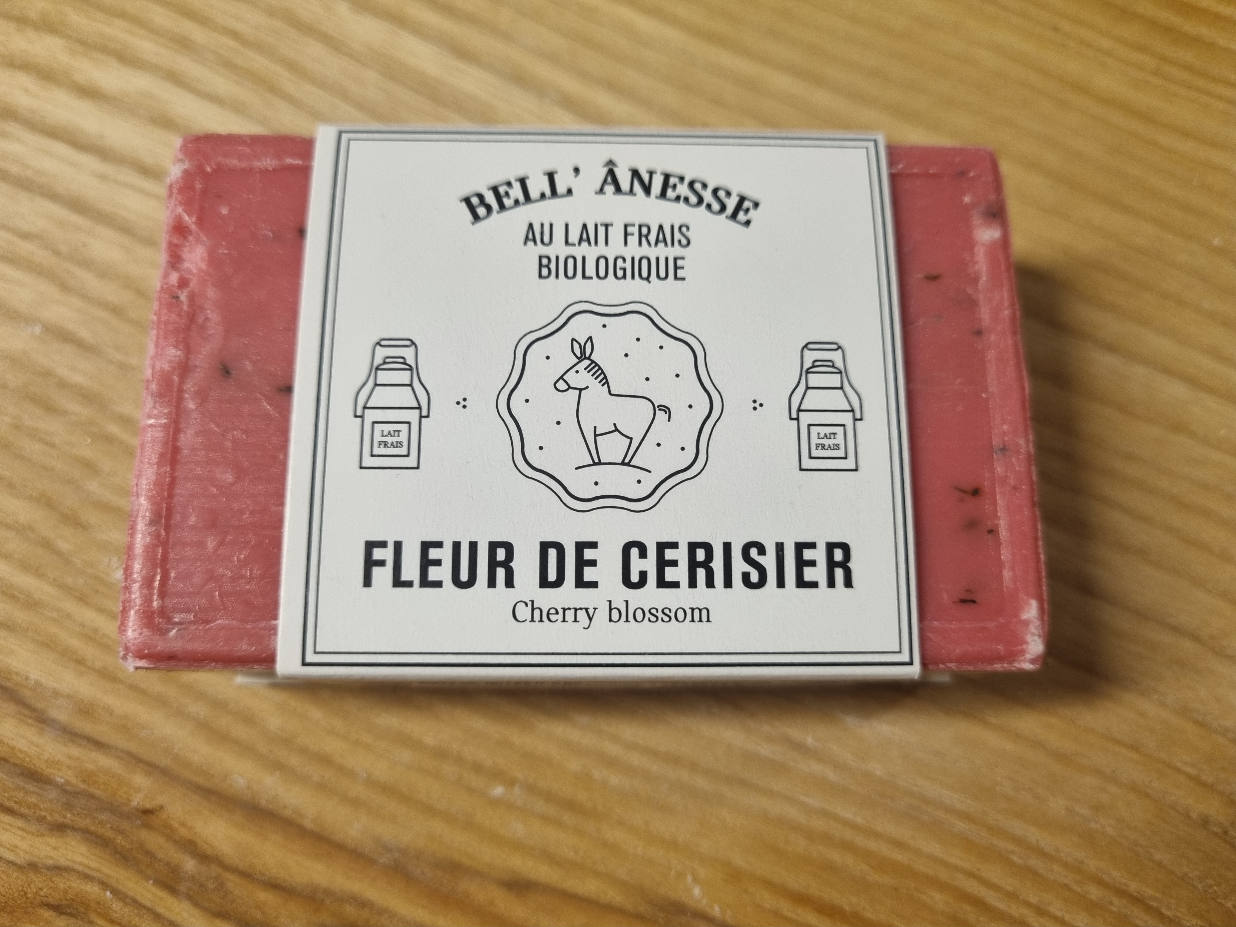 Tvål av åsnemjölk Körsbärsblom