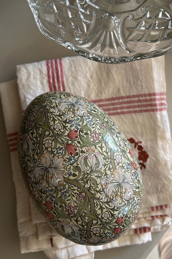 Easter egg - Egg - Golden Lily - William Morris - 15 cm
