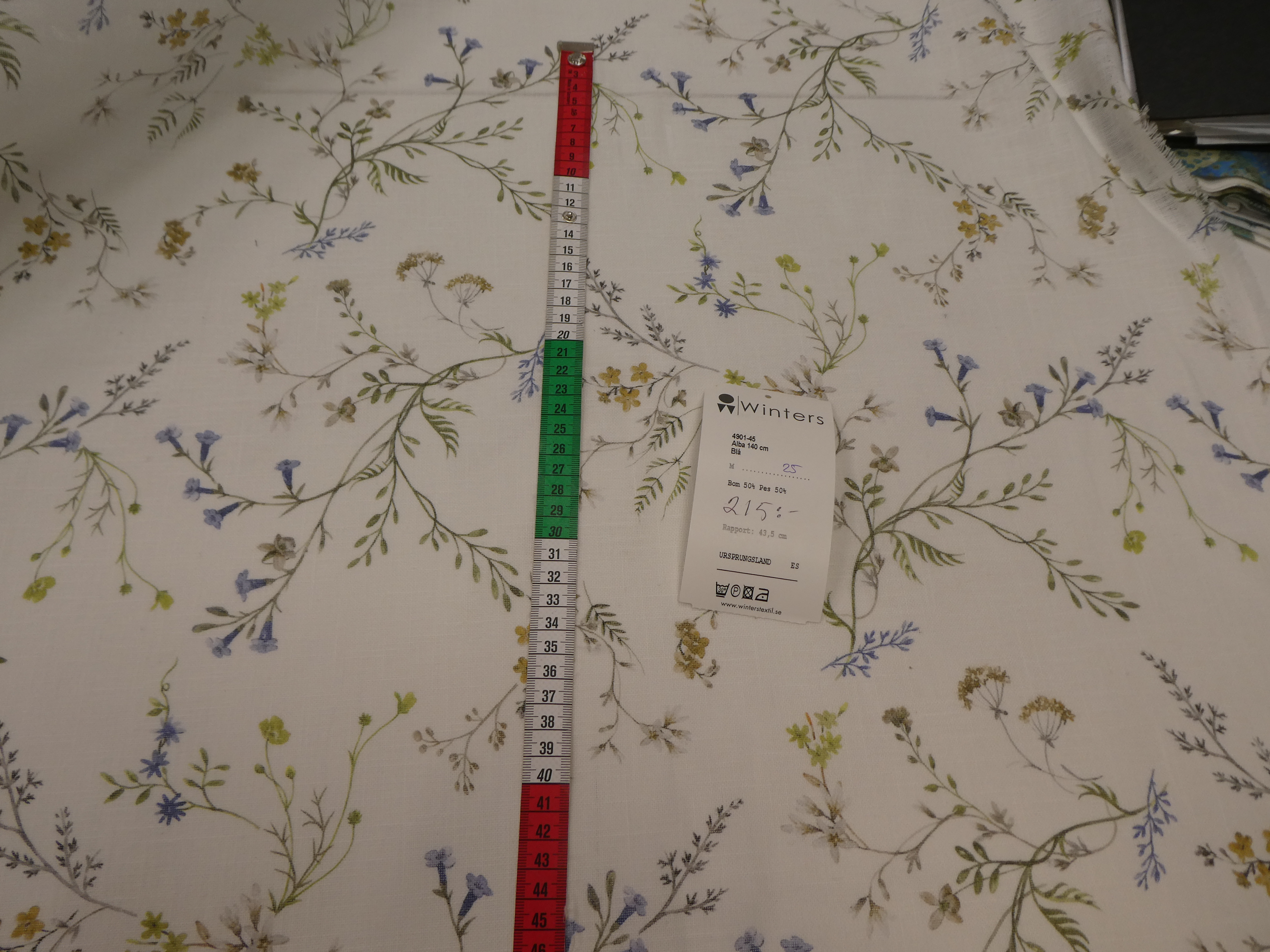 Alba ljus botten med små blommor i blå och gula toner - 2