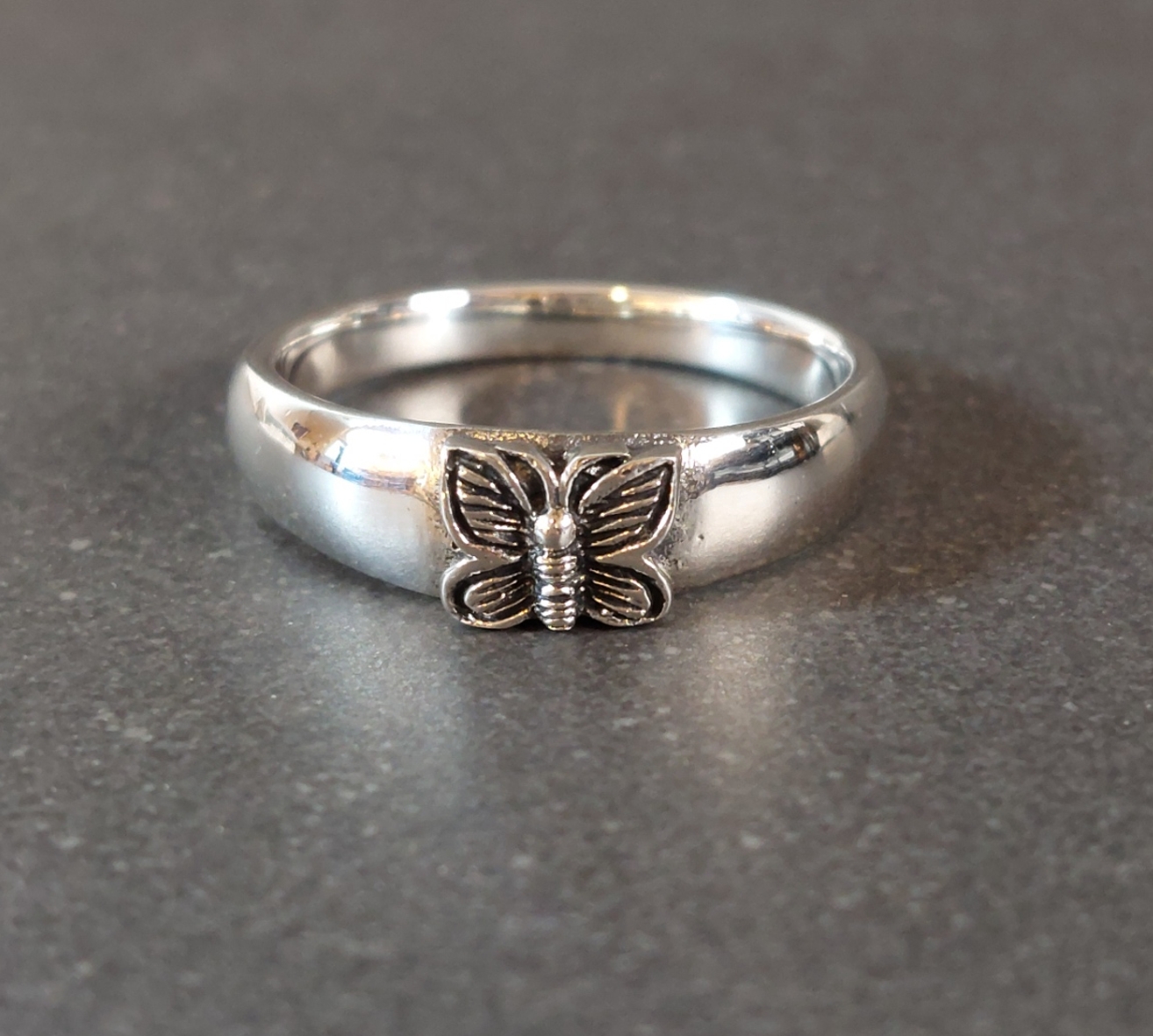 Ring i Silver med Fjäril