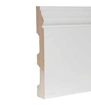 Golvlist Allmoge som är i storlek 22x200. Det är en golvsockel med allmoge profil