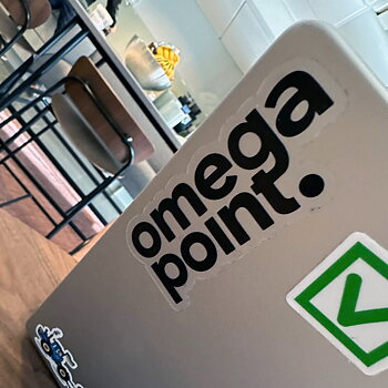 Klisterdekal svart Omegapoint 10cm