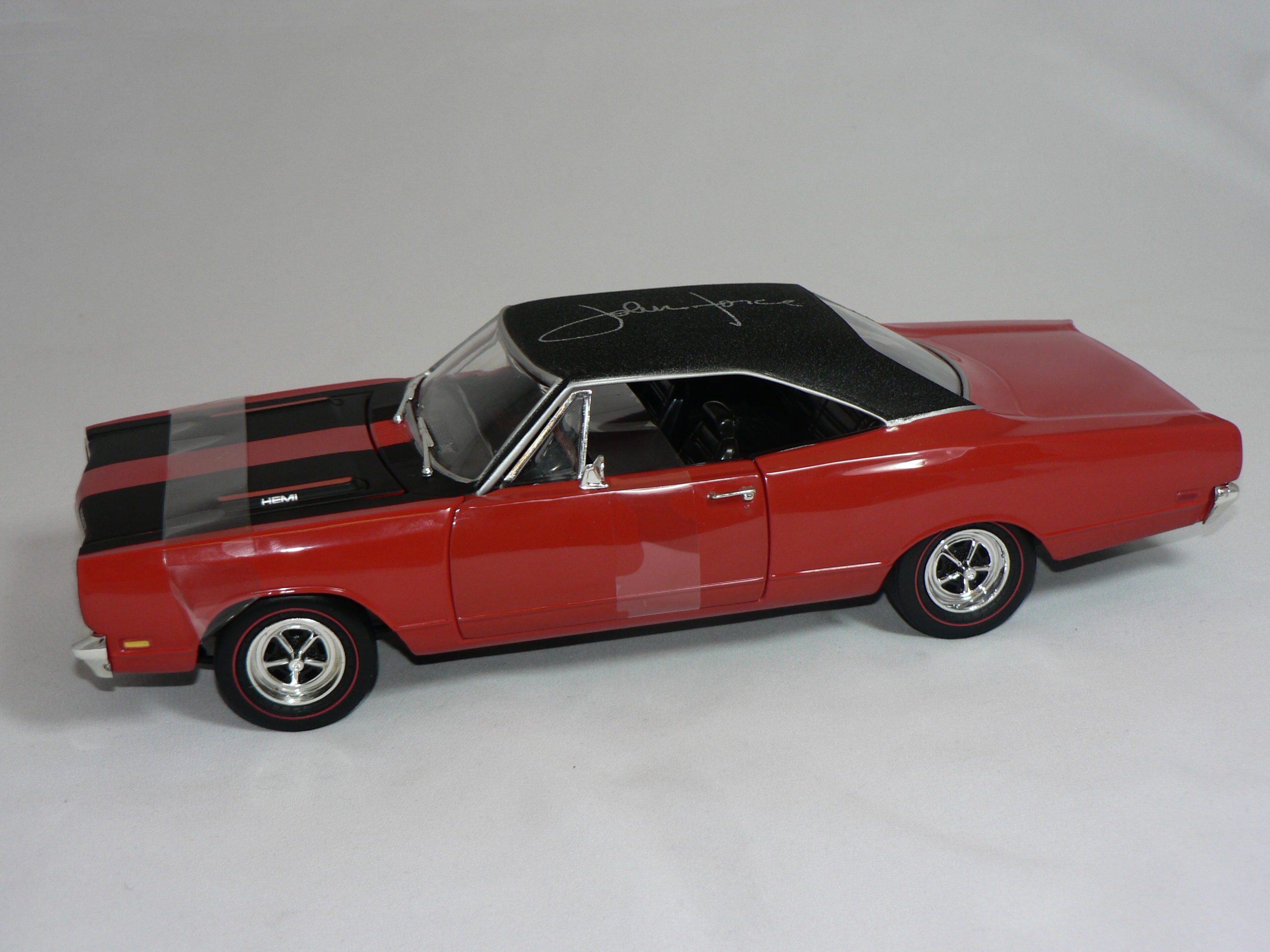 Plymouth 1969  ( John Force ) 1:18  Ertl/Auto World - 3