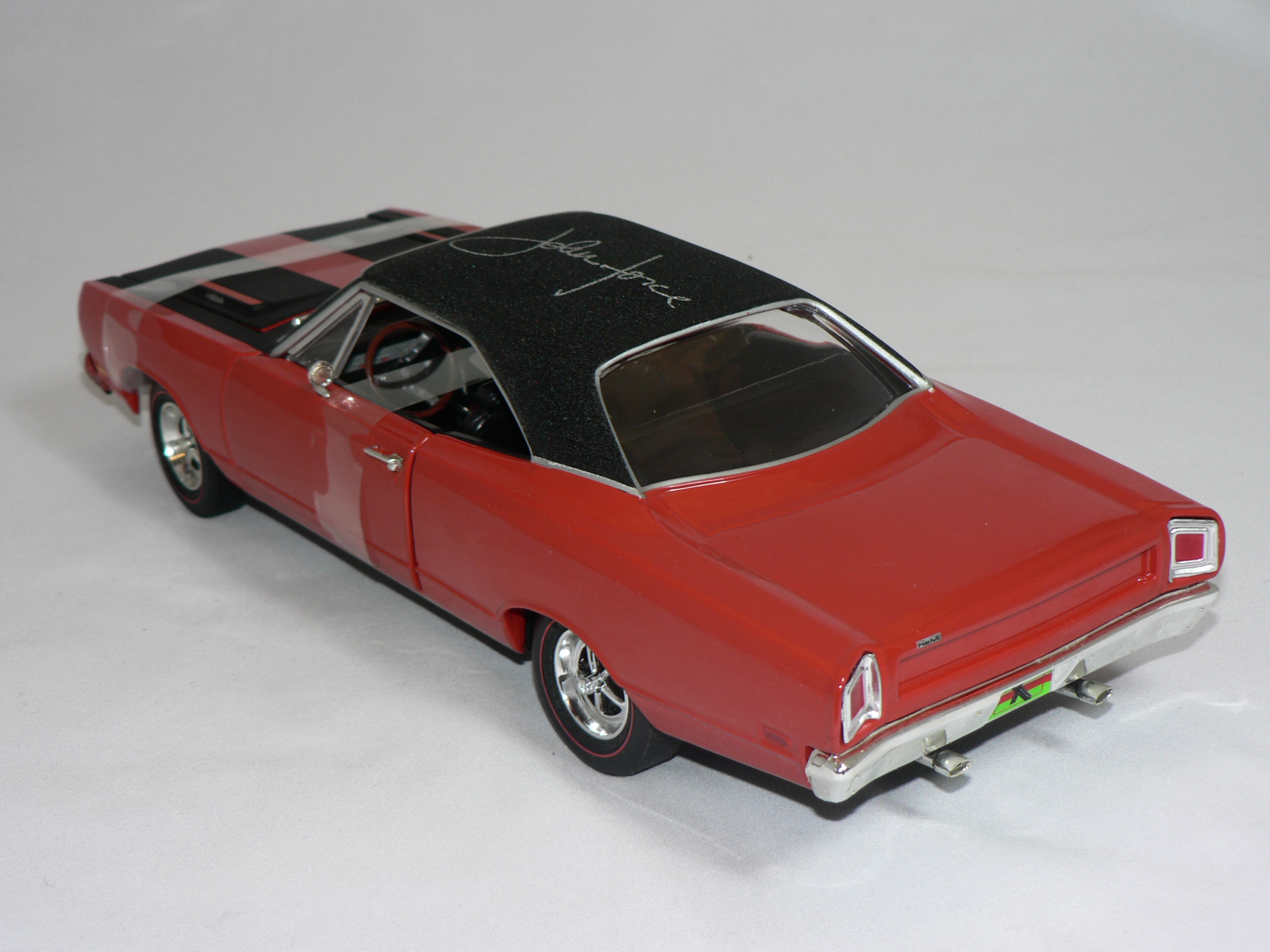 Plymouth 1969  ( John Force ) 1:18  Ertl/Auto World - 2