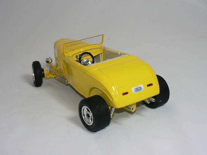 Ford Hot Rod  1932  1:18  Ertl  ( Route 66 ) Skada på kartong 
