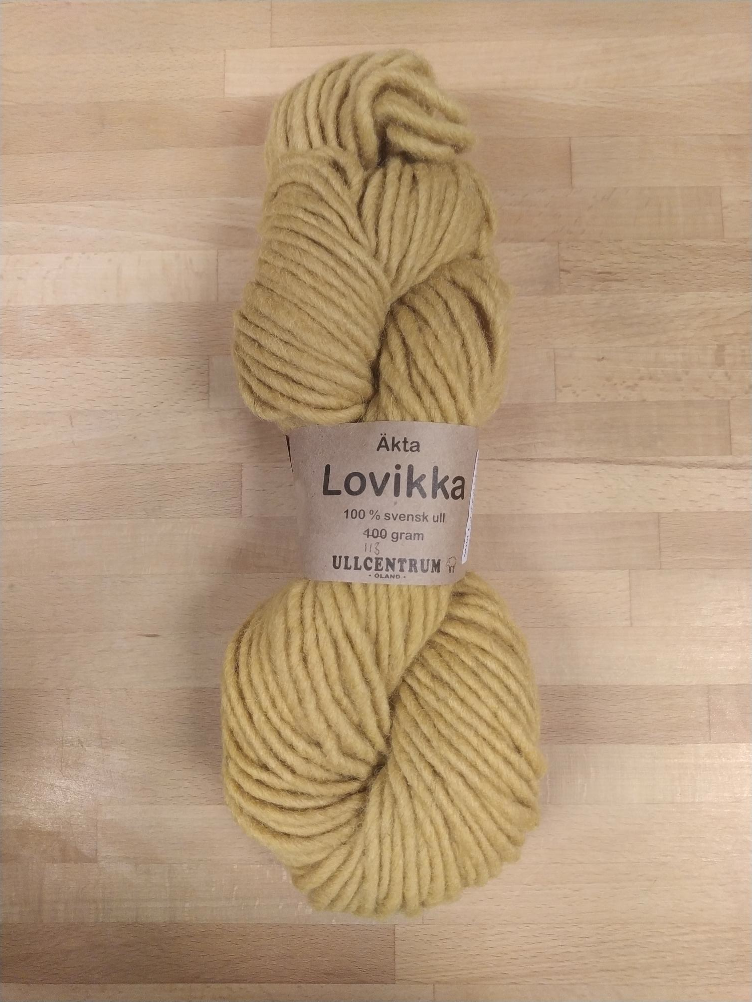 Äkta Lovikka Ullcentrum Mild Lejongul på vit ull