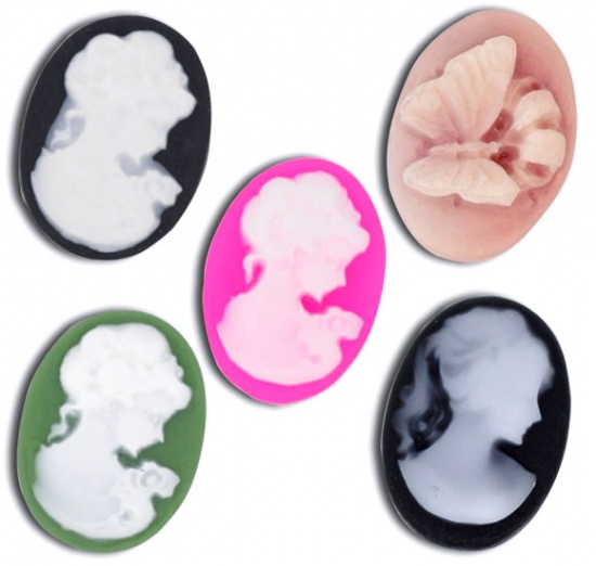 Cabochon in resin, LAdy 18mm